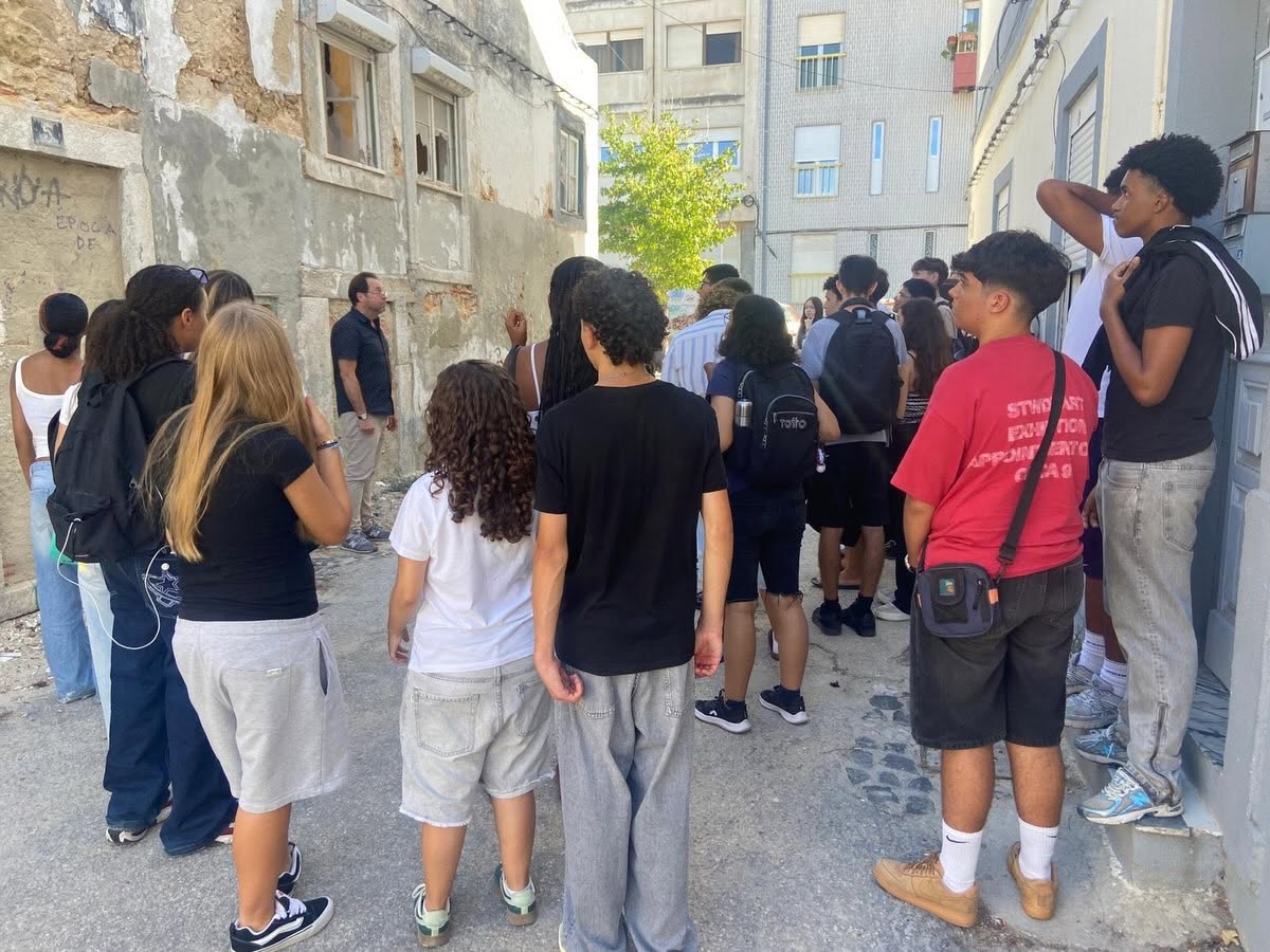 Alunos percorrem o Barreiro Antigo à procura de histórias para levar ao&nbsp;cinema